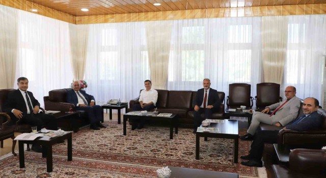 Bayburt Milletvekili Ateşten Rektör Çomaklıya ziyaret