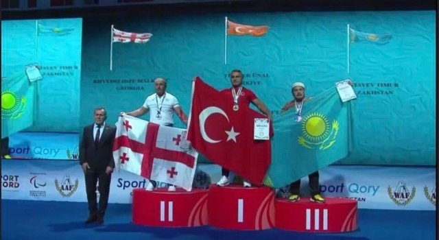Bayburtlu sporcu Türker bilek güreşinde Dünya Şampiyonu oldu