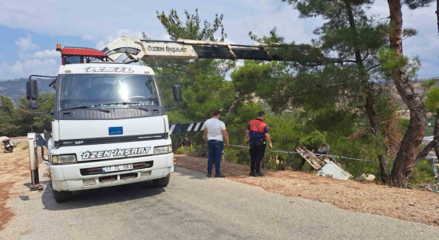 Bayramiçte şarampole yuvarlanan kamyonetin sürücüsü hayatını kaybetti