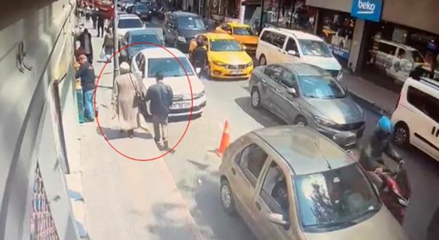 Beyoğlunda kadınları hedef alan yankesici kamerada: Kaşla göz arasında telefonlarını çaldı