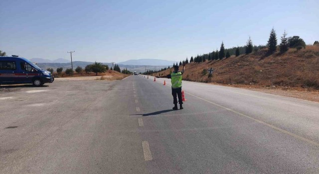 Bilecikte arama kaydı bulunan 2 kişi yakalandı