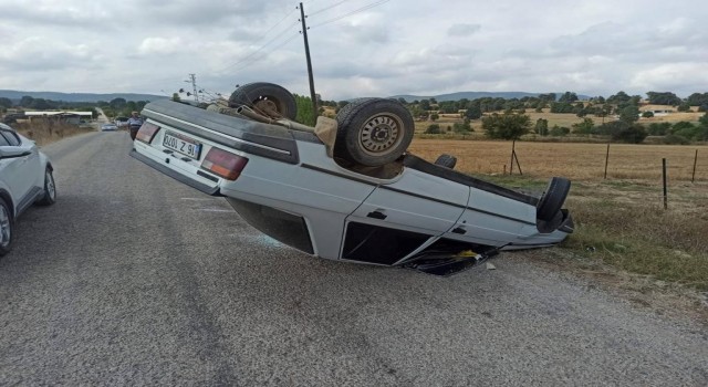 Bilecikte otomobil takla attı: 2 kişi yaralandı