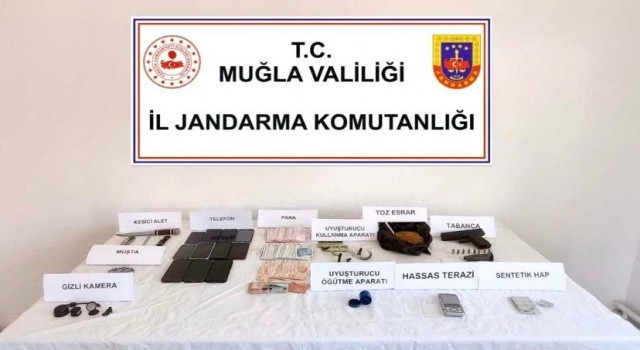 Bodrumda 2 ayrı adrese operasyon: 4 şüpheli gözaltına alındı