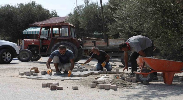 Burhaniyede 7 ayrı noktada eş zamanlı yol bakım çalışması