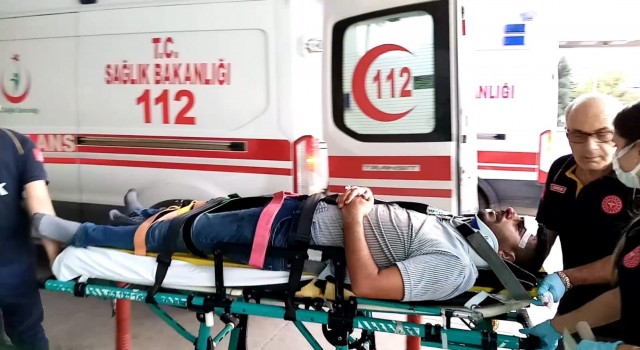 Bursada 2 otomobil kafa kafaya çarpıştı: 1i bebek 6 kişi yaralandı
