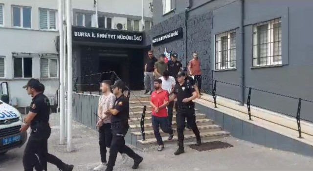 Bursada aranan şahıslara operasyon: 23 gözaltı