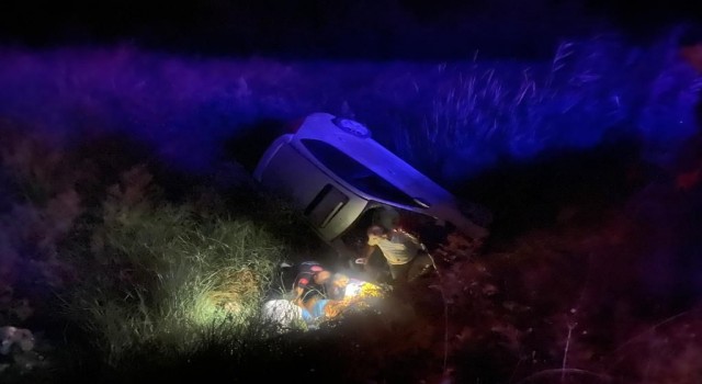 Bursada tarlaya uçan otomobilde can pazarı: 1 ölü 2 yaralı
