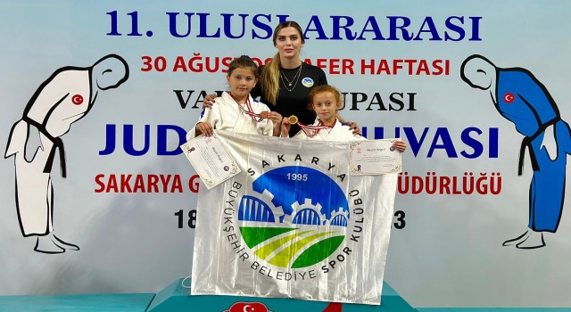 Büyükşehirin süper miniklerinden önemli başarı