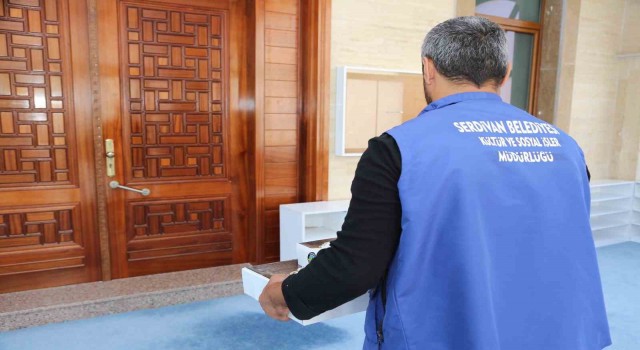 Camilere lokum dağıtıldı