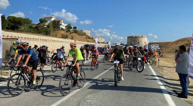 Çanakkalede 750 bisikletçi şehitlere saygı için pedal çevirdi