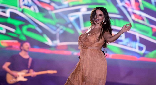 Çim Konserlerinin ilk konuğu Simge Sağın oldu