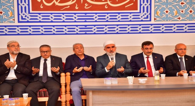 Cumhurbaşkanı Yardımcısı Yılmaz ve Bakan Şimşekten eski Bakan Arzunun ailesine taziye ziyareti