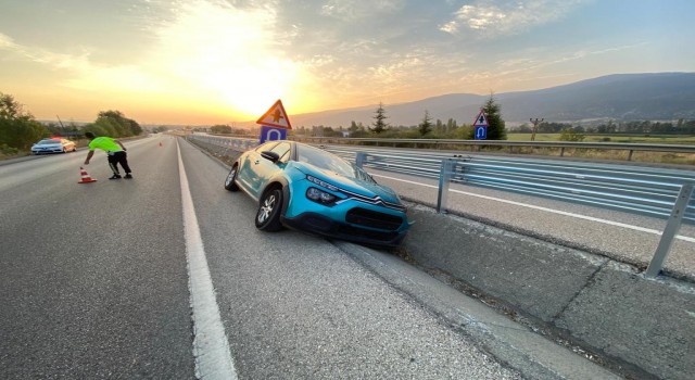 D-100de otomobil su kanalına düştü: 5 yaralı
