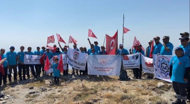 Dağcılar Sivas Kongresi anısına Yıldız Dağına tırmandı