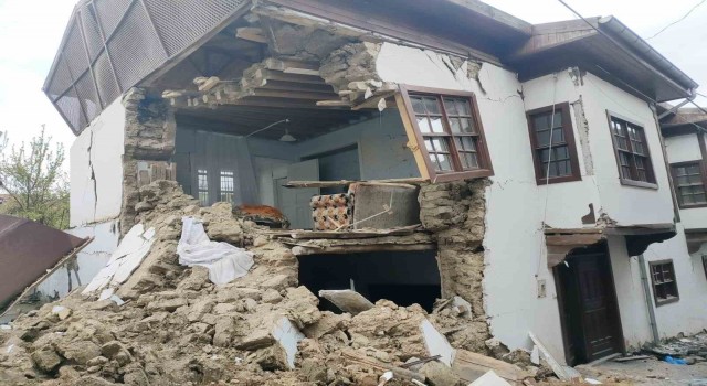 Deprem bölgesindeki tescilli yapılara restorasyon desteğinde başvuru süresi uzadı