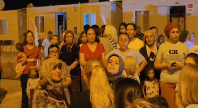 Depremzedelerden Su Sıkıntısı Protestosu