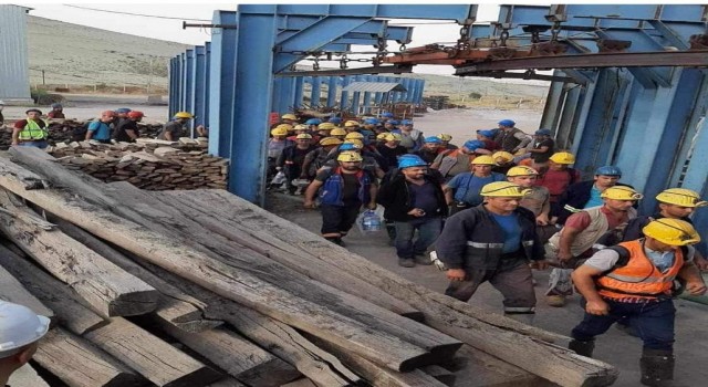 Doruk Madencilik işçileri kendilerini yeraltına kapattı