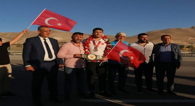 Dünya şampiyonuna Niğdede coşkulu karşılama