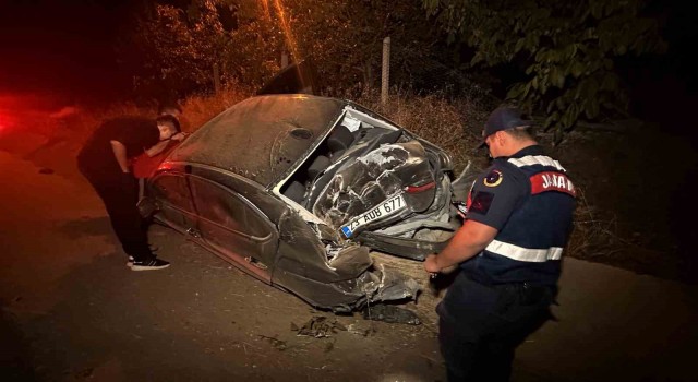 Elazığda kontrolden çıkan araç yoldan çıktı: 2si ağır 3 yaralı