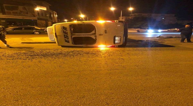 Elazığda minibüs ile otomobil çarpıştı: 1 yaralı