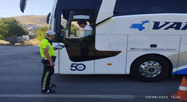 Elazığda otobüs şoförleri bilgilendirildi
