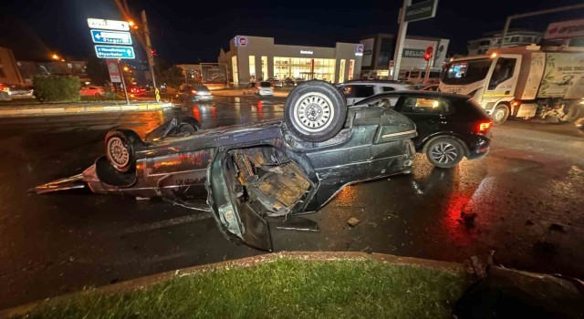 Elazığda ters dönen otomobil yandı: 1 yaralı