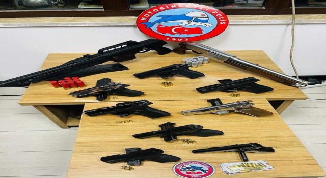 Elazığda Yunus Timleri suçlulara göz açtırmıyor: Çok sayıda silah ele geçirildi