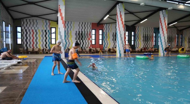 Erzurumda çocukların aqua park eğlencesi