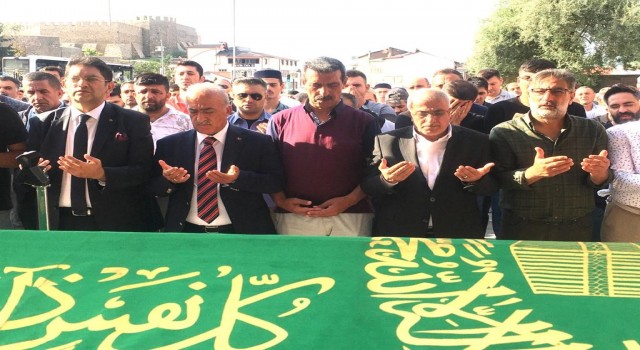 Erzurumun sevilen iş insanı Abdurrezzak Cellat son yolculuğuna uğurlandı