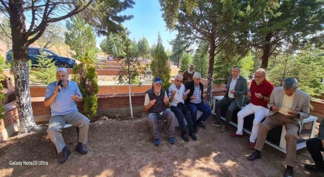 Eskişehir Türk Ocağının eski başkanı Sedat Yurtseven mezarı başında anıldı