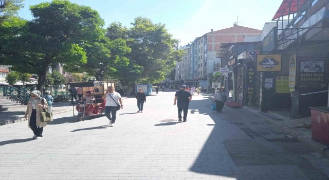 Eskişehirde okullar açıldı, merkez tenhalaştı