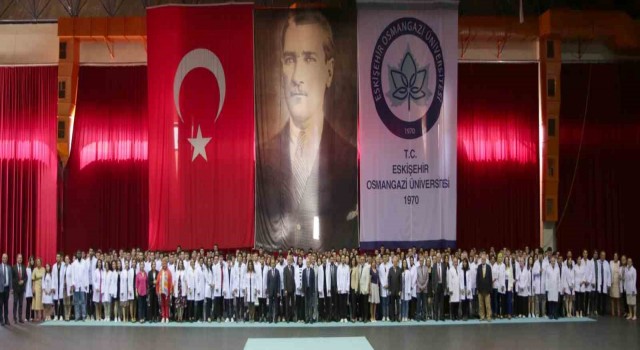 ESOGÜ Tıp Fakültesinin yeni öğrencileri beyaz önlüklerini giydi