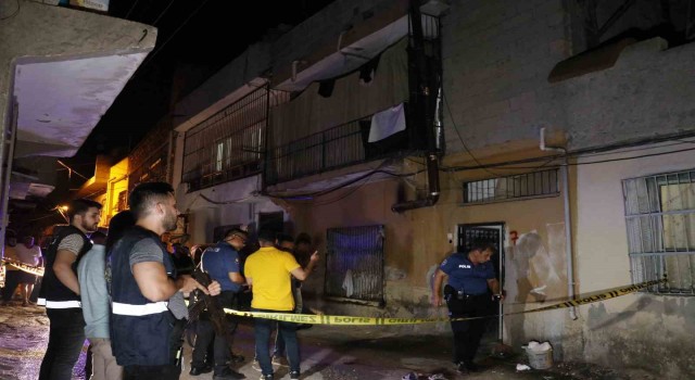 Evinin zili çalınca balkona çıktı, başından vurularak öldü
