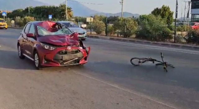 Fethiyede otomobilin çarptığı bisikletli kadın öldü