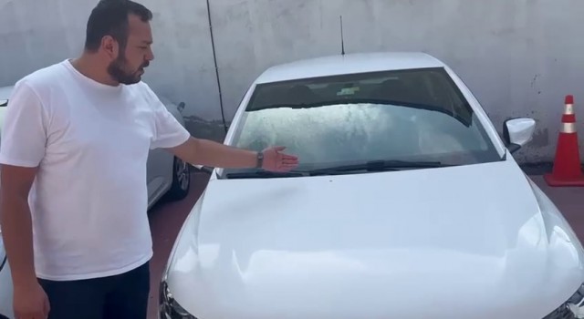 Galerideki otomobilin kaputuna yorgun mermi düştü