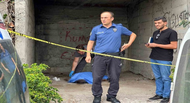 Garajda bulunan erkek cesedi ekipleri harekete geçirdi