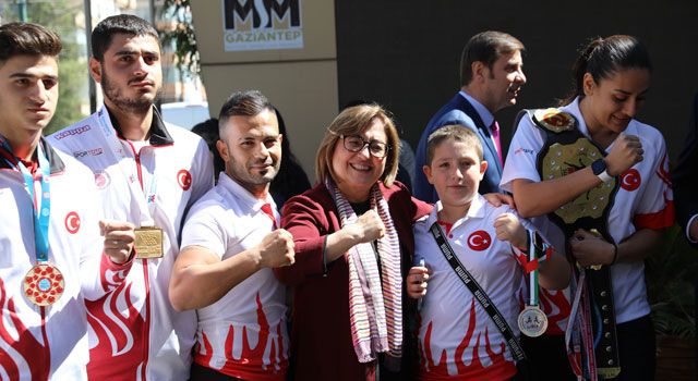 Gaziantep Büyükşehir Belediyesi sporcularıyla kahvaltıda bir araya geldi