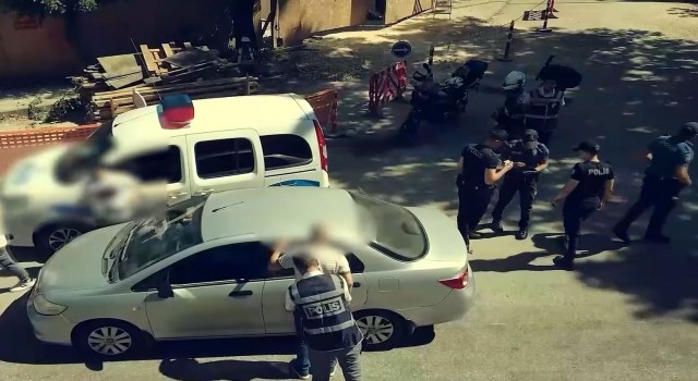 Gaziantepin tarihi mahallesinde huzur güven uygulaması: 3 gözaltı