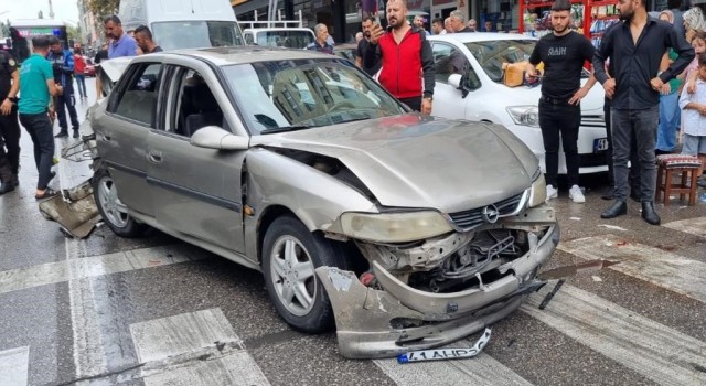 Gebzede 4 araç birbirine girdi: 3 yaralı