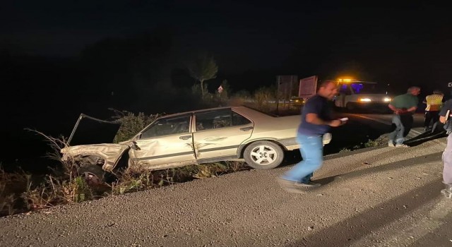 Gedizde minibüs ile otomobil çarpıştı: 9 yaralı