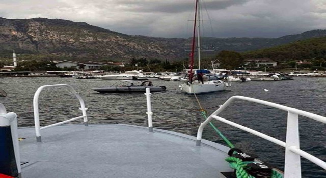Göcekte sürüklenen boş tekneyi KIYEM ekipleri kurtardı