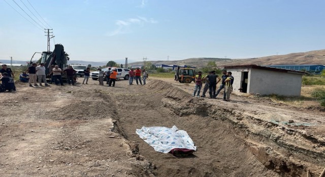 Göçük altında kalan işçi hayatını kaybetti