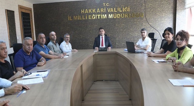 Hakkaride bursluluk sınavı toplantısı yapıldı