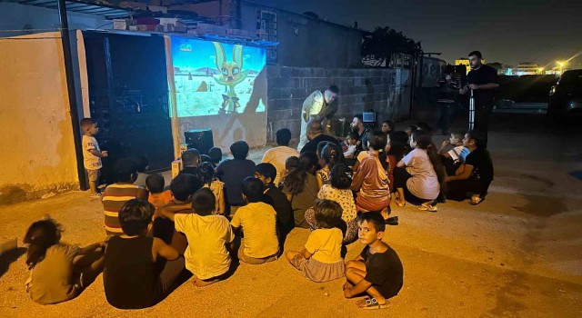 Hiç sinemaya gitmediler sinema ayaklarına geldi