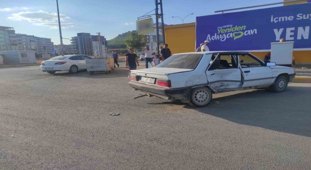 İki otomobil çarpıştı: 2 yaralı