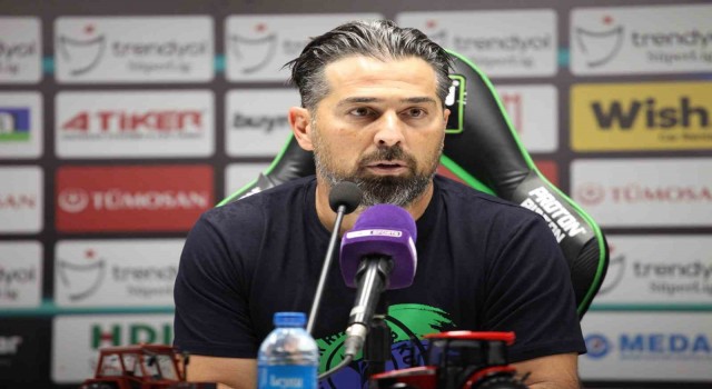 İlhan Palut: Bu taraftar 25-30 bin kişiyle bu stadı İlhan Palut diye inletmiştir