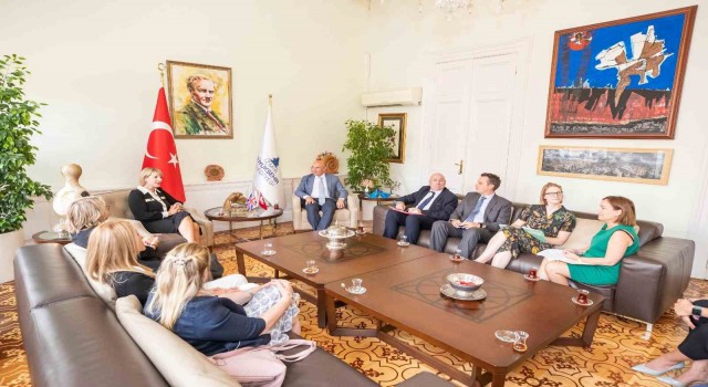 İngiltere Büyükelçisi Morris Başkan Soyeri ziyaret etti