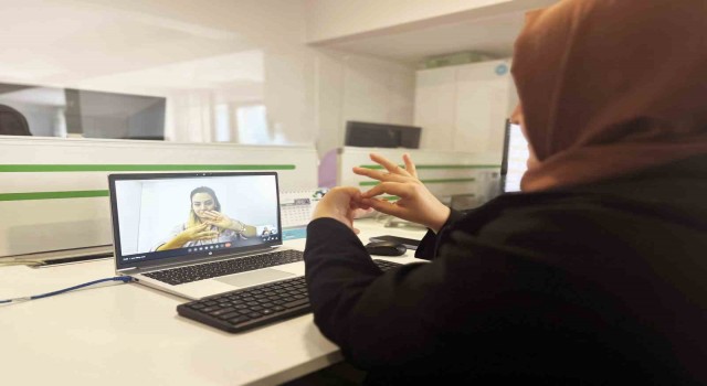 İşaret Dili Görüşme Hattı müşterilerin hayatını kolaylaştırıyor