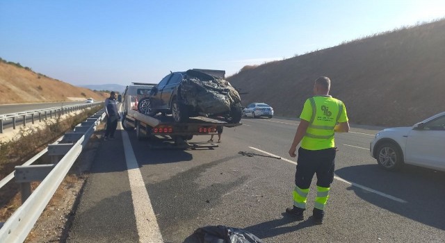 İstanbul-İzmir Otoyolunda üç araç kazaya karıştı: 2 ölü, 7 yaralı