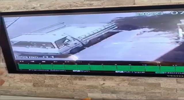 İstanbulda kamyonet dehşeti kamerada: Ortalığı savaş alanına çevirdi